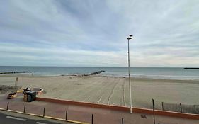 Beautiful Apartment With Terrace On The Seafront